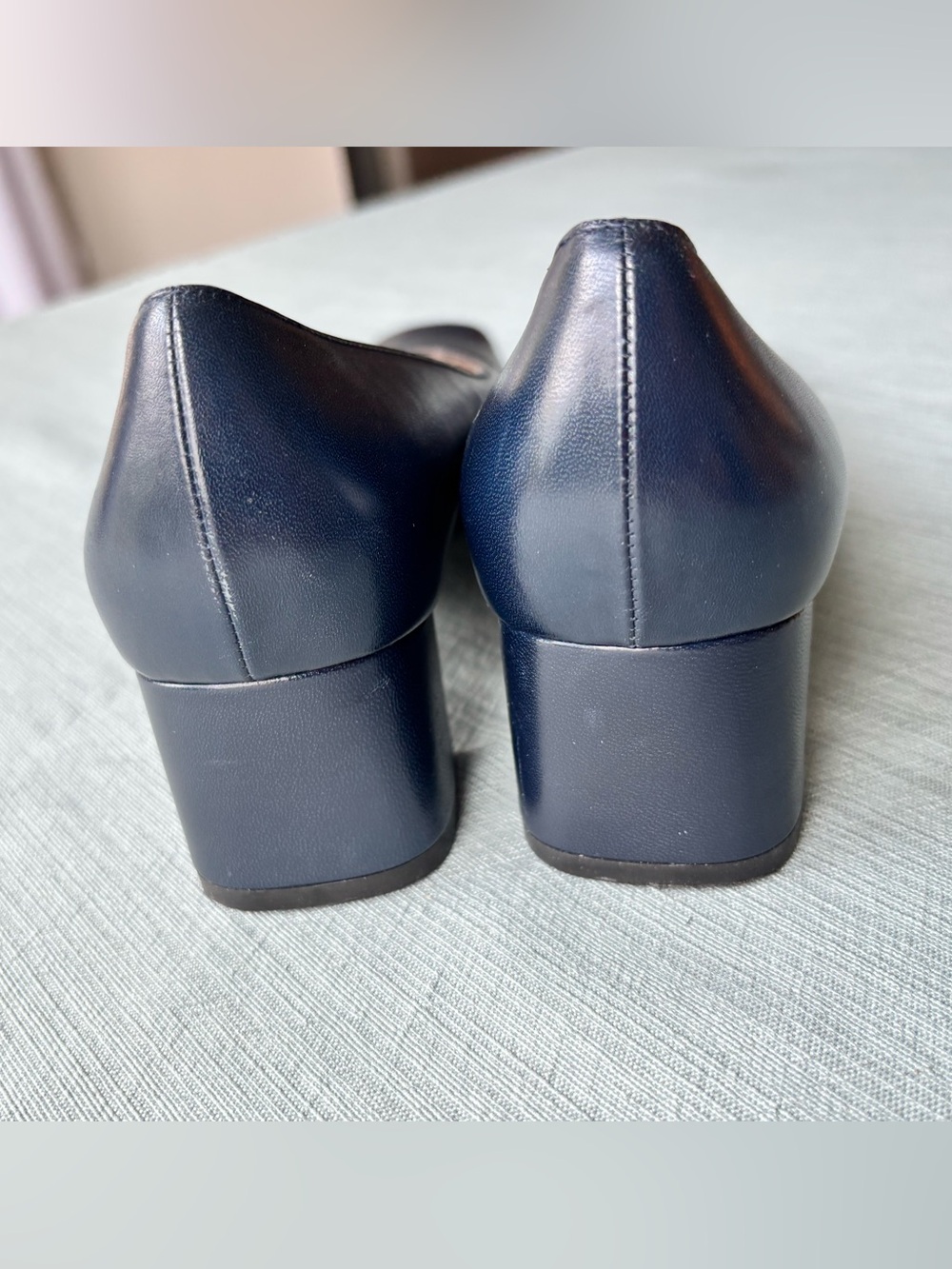 Vintage Salvatore Ferragamo Navy Leather Block Heel Pumps 8 narrow - Picture 6 of 12